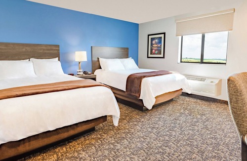 Wenatchee Hotel | Comfortable Room w/Private Bath - Your Oasis in St Joseph, MO