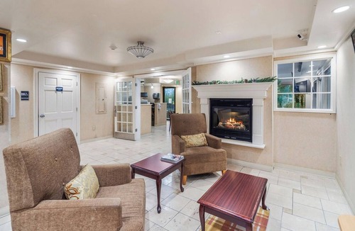 Renton Hotel | Comfortable Space for Travelers Exploring Pike Place Market & More