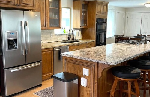 South Jordan House | Comfortable, Spacious home with pool table firepit great location