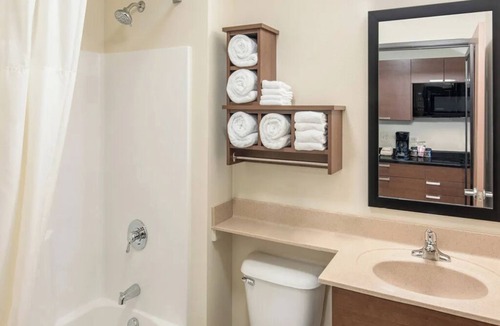 Bismarck Hotel | Comfortable Stay w/Full Kitchen, Near Gateway to Science
