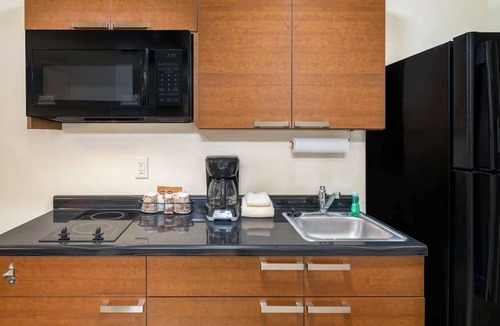 Pasco Hotel | Comfortable Suites with Kitchenettes Near HAPO Center and Event Sites