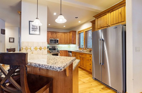 Sunriver House | Comfortable townhome with private hot tub & shared pool - SHARC passes included