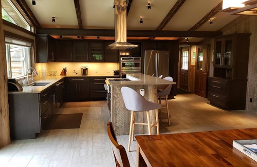 Four Corners House | Comfortable Unique Rustic House with all New Amenities and Amazing Fenced Yard.