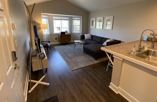 Woodstock Apartment | Comfy and trendy condo in Southeast Portland