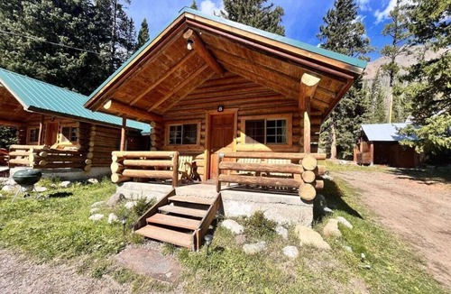 Cooke City-Silver Gate Cabin | Comfy cabin is situated on the Silver Gate property which overlooks 10,000ft tall mountain peaks surrounding the town.