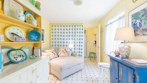 Freeland House | Comfy Coastal Cottage by AvantStay