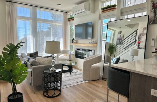Whittier Heights House | Comfy Room in Ballard