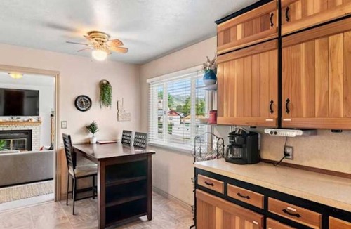 Lava Hot Springs House | Comfy stay in phenomenal Lava Hot Springs. 5 min walk to hot pools!