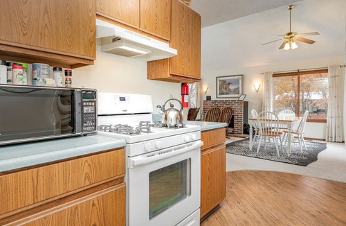 Au Gres Cottage | Comfy Sweet Cottage with BBQ Surrounded by Nature in Michigan