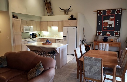 Leavenworth Condo | Condo with Mountain Views Walking Distance to Town