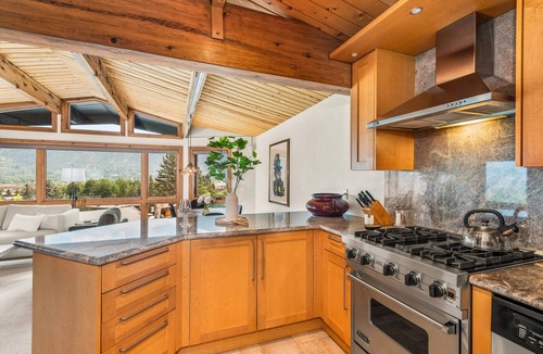 Aspen Condo | Construction Discount - Low rates for Summer 2026. Outdoor Heated Pool!