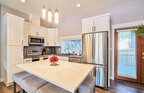 Kirkland Apartment | Contemporary house Kirkland Guest House