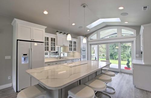Parkland House | Contemporary Tacoma Cottage with Deck and Pond!