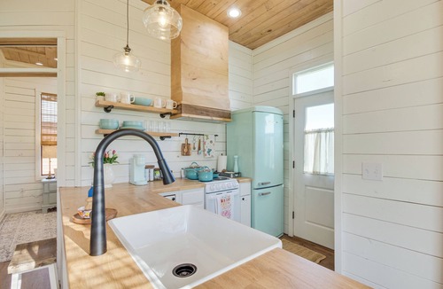 Ludlow House | Contrell Cottage On Farm w/Peaceful Views