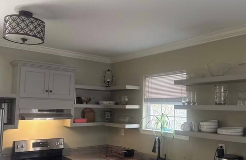 Centreville House | Convenient, comfy and cozy in downtown Centreville.