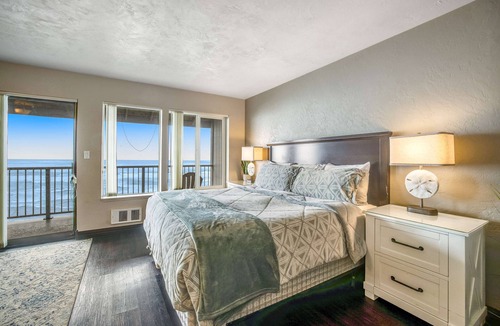 Newport Apartment | Convenient oceanfront studio condo with ocean view and seasonal pool