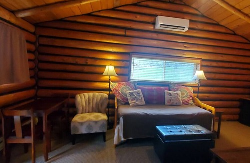 Gardiner House | Convenient Stay! Heated Pool, Free Parking Onsite, Near Gardiner Downtown!