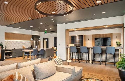 Totem Lake Apartment | Cool Kirkland 1BR w/Gym, Lounge, Balcony, A/C & W/D, by Blueground