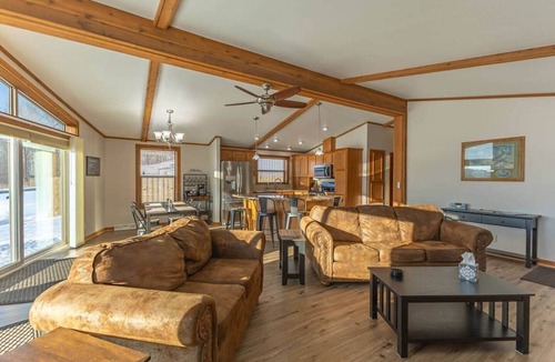 Ferryville House | Copper Creek Getaway Sleeps 6 Hot Tub