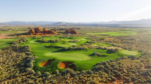 Hurricane Resort | Copper Sky Retreat
