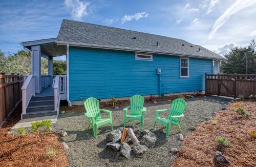 Ocean Shores House | Coral Beach Cottage