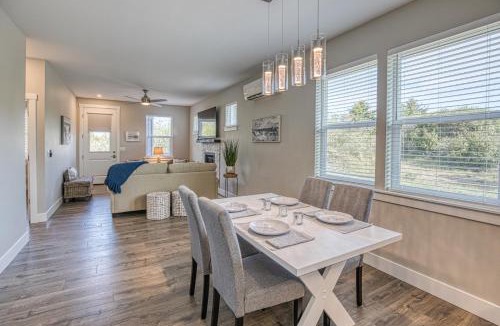 Ocean Shores House | Coral Beach Cottage