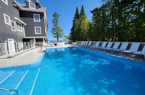 Traverse City Condo | Corner unit, Bayfront, Private Balcony - North Shore Inn Unit 201