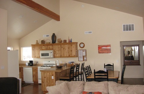 Moab South Valley House | Corner Unit with hot tub, views! Stargazing included.