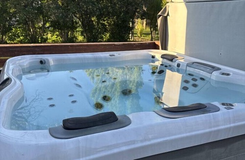 Garden City House | Cottage 65 | Pet Friendly, Hot tub, Arcades, Walk to Bear Lake!