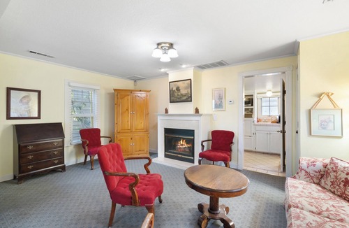 Jacksonville House | Cottage 9 – Downtown Jacksonville Retreat Steps from Shops & Britt Gardens