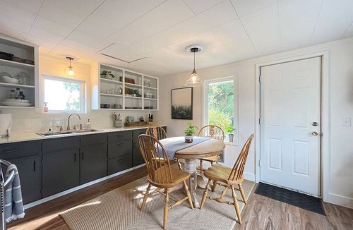 Sequim Cottage | Cottage · Cottage on the Bay- Hot Tub, Beach, Dock, Kayaks