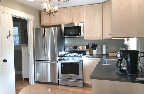Irvington House | Cottage in Historic Irvington neighborhood near Convention Center and shops!