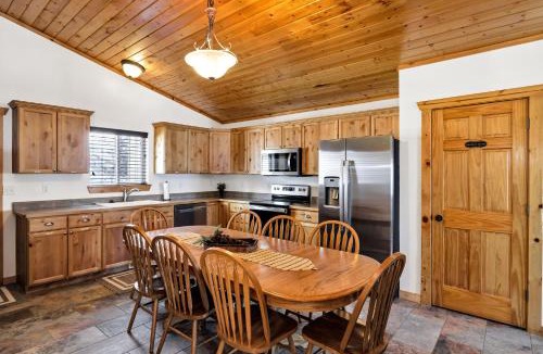 Fish Haven House | Country Bear Cabin at Bear Lake