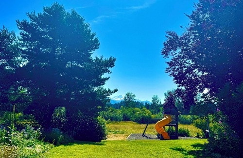 Everson Cottage | Country Cottage 50 miles from Mt Baker with heated, indoor pool 150 feet away