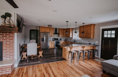 Salmon House | Country Farmhouse Sleeps 12 with hot tub.