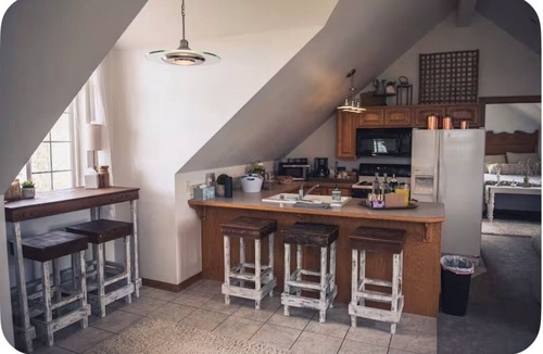 Colbert Cottage | Country Green Bluff Carriage House with fire pit and pickleball, north Spokane
