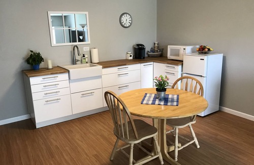 Albany Apartment | Country Living near Albany, Fresh & Sanitized