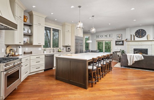 Newberg House | Country Luxury in Manor, Pet Friendly, Hot Tub, Indoor Basketball Ct, Billiards, on 2 Acres