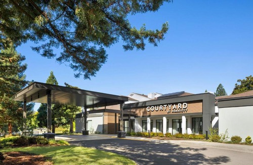 Greenway Hotel | Courtyard by Marriott Portland Beaverton