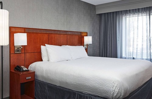 Medford Hotel | Courtyard Medford Airport