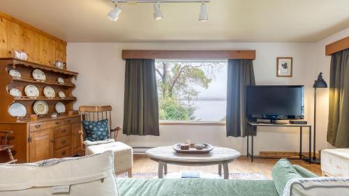 Coupeville House | Cove Cottage by AvantStay