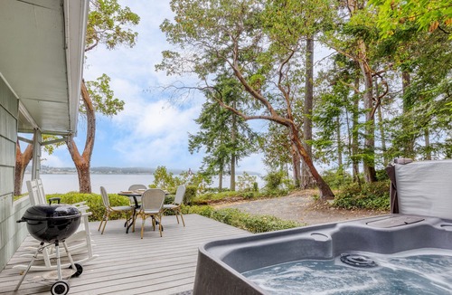 Coupeville Cottage | Cove Cottage - Waterfront | Rustic Cottage