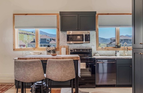 Swan Valley House | Cowboy Den by the Creek