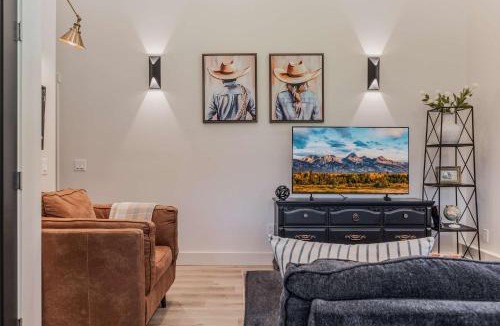 Swan Valley House | Cowboy Den by the Creek