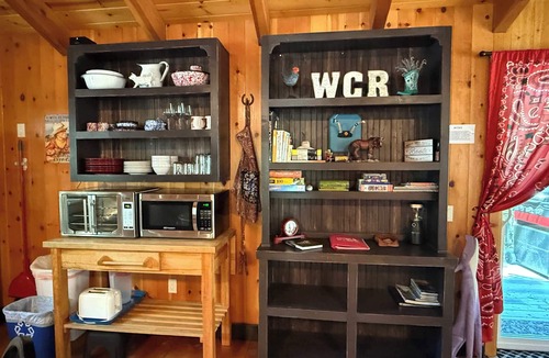Selma Cabin | Cowgirl Cabin 2 Queens AC W/D Wi-Fi