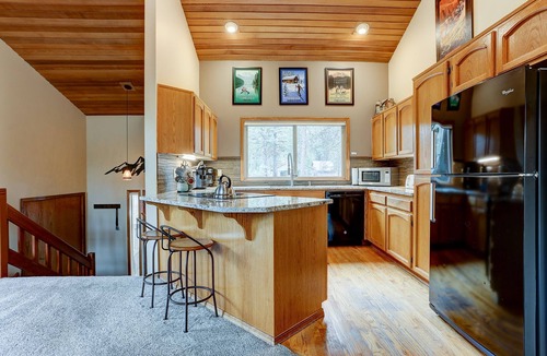 Sunriver House | COYO18 - Beautiful, Private Hot Tub, Gas Fireplace