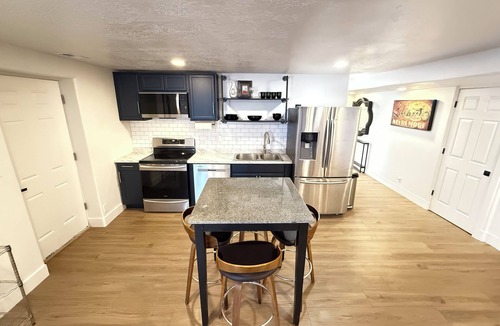 Draper Apartment | Cozy 1 bdrm & full sofa bed bsmnt apt. Many amenities! Enjoyable Suncrest Draper