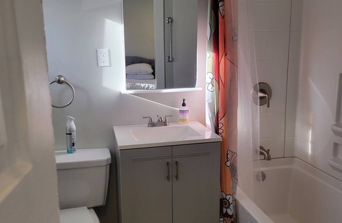 North End Apartment | Cozy 1-bedroom apartment in historic stadium district of Tacoma with WiFi, AC