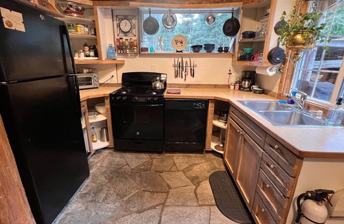 Clark Fork Cabin | Cozy 1-bedroom cabin in peaceful Clark Fork with AC