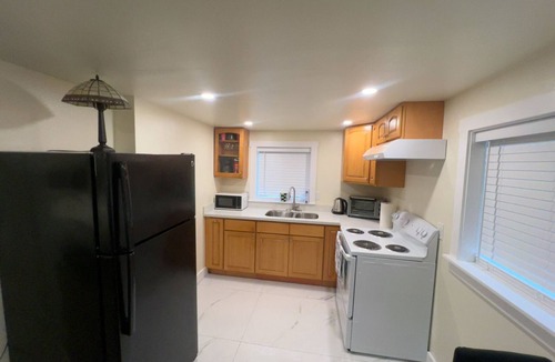 East Renton Highlands Apartment | Cozy 1-bedroom, welcoming in Renton